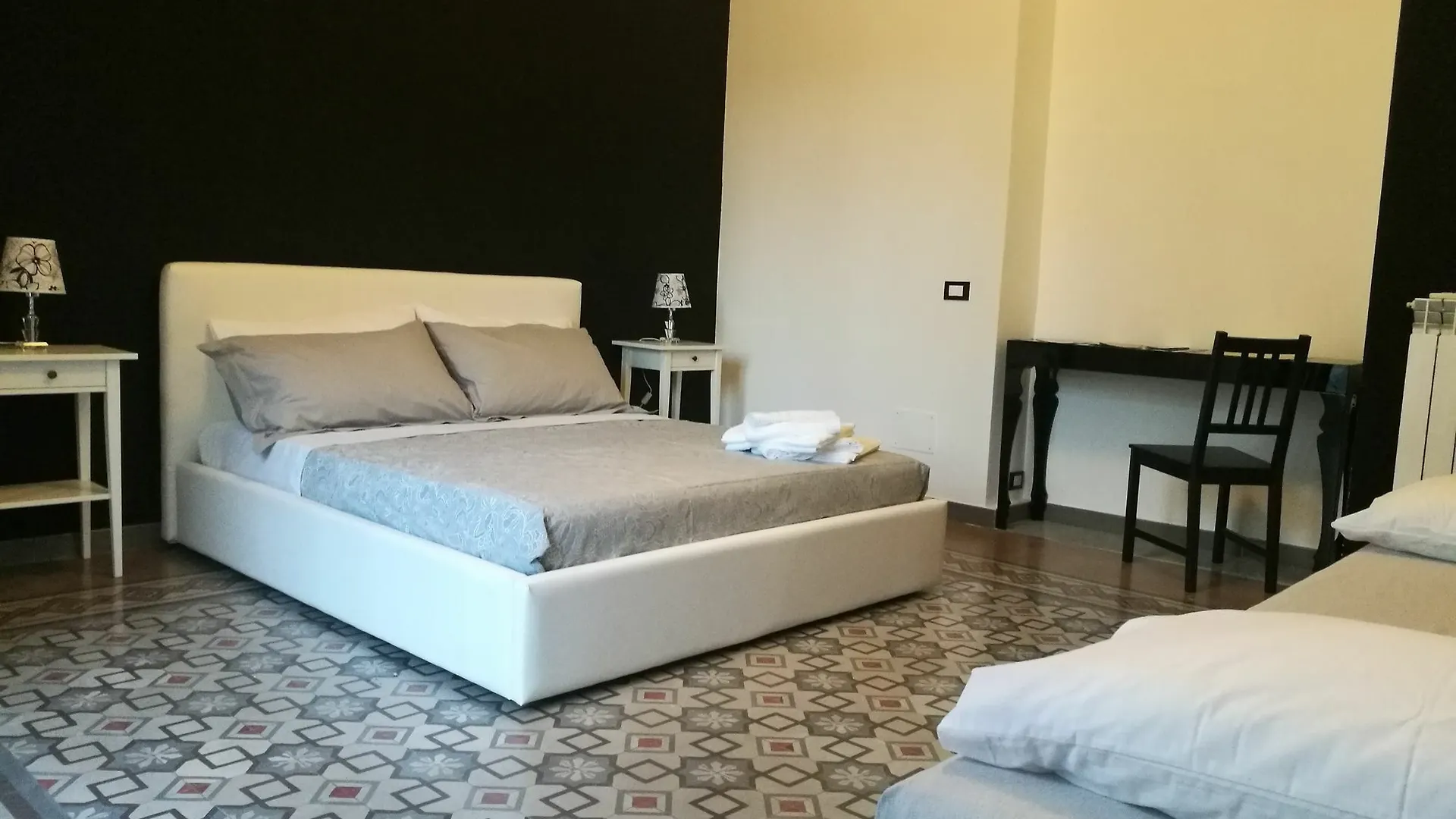Bed and Breakfast Volturno 106 Palermo 0*,  Italien